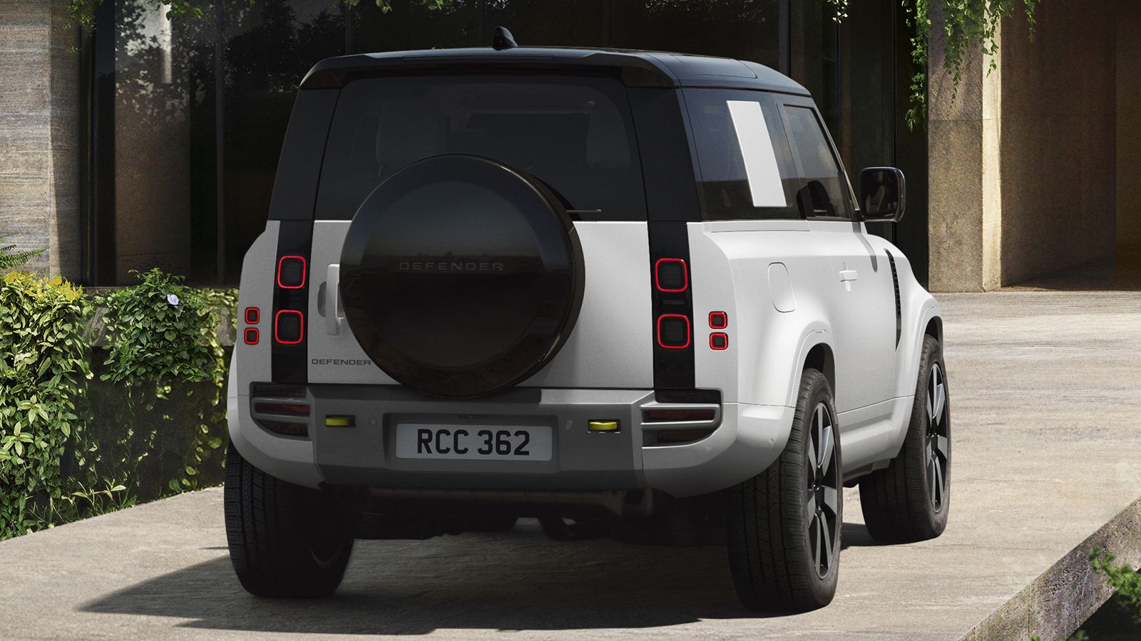 Πρεμιέρα για το ανανεωμένο Land Rover Defender 